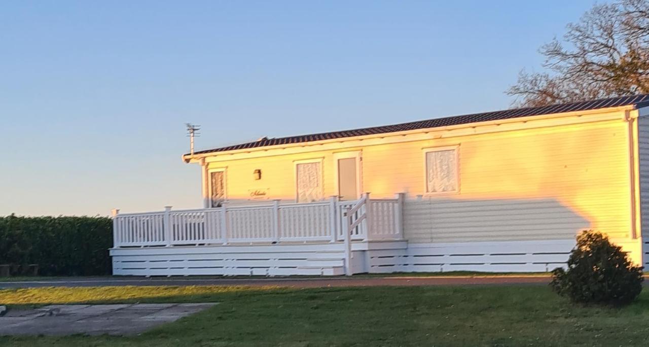 Beautiful 2 Bedroom Caravan, Holiday Park Tenby Saint Florence Dış mekan fotoğraf