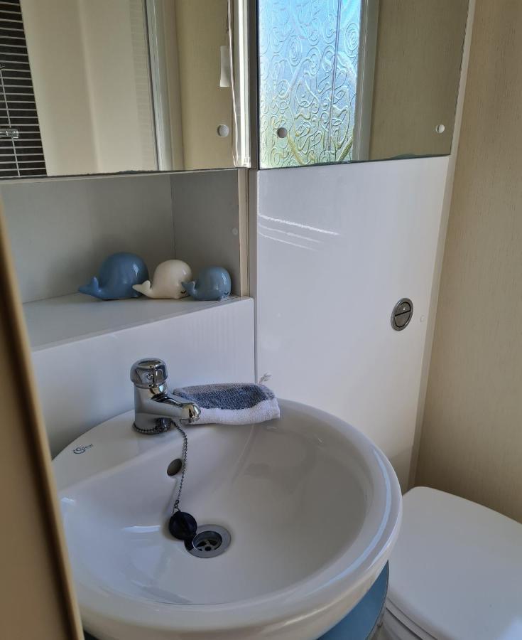 Beautiful 2 Bedroom Caravan, Holiday Park Tenby Saint Florence Dış mekan fotoğraf