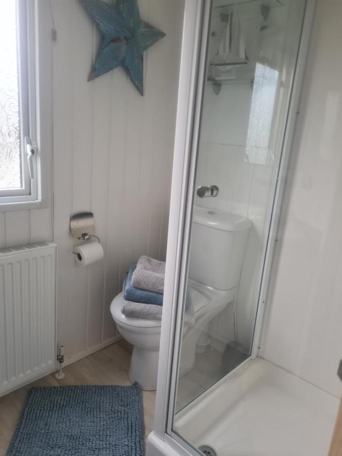 Beautiful 2 Bedroom Caravan, Holiday Park Tenby Saint Florence Dış mekan fotoğraf