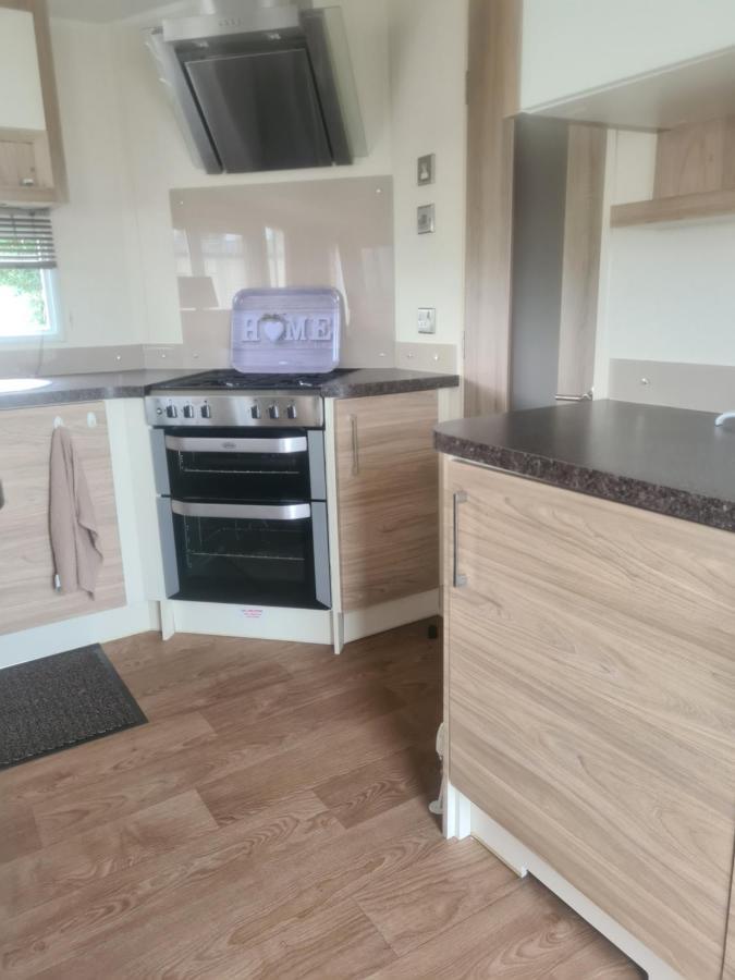 Beautiful 2 Bedroom Caravan, Holiday Park Tenby Saint Florence Dış mekan fotoğraf
