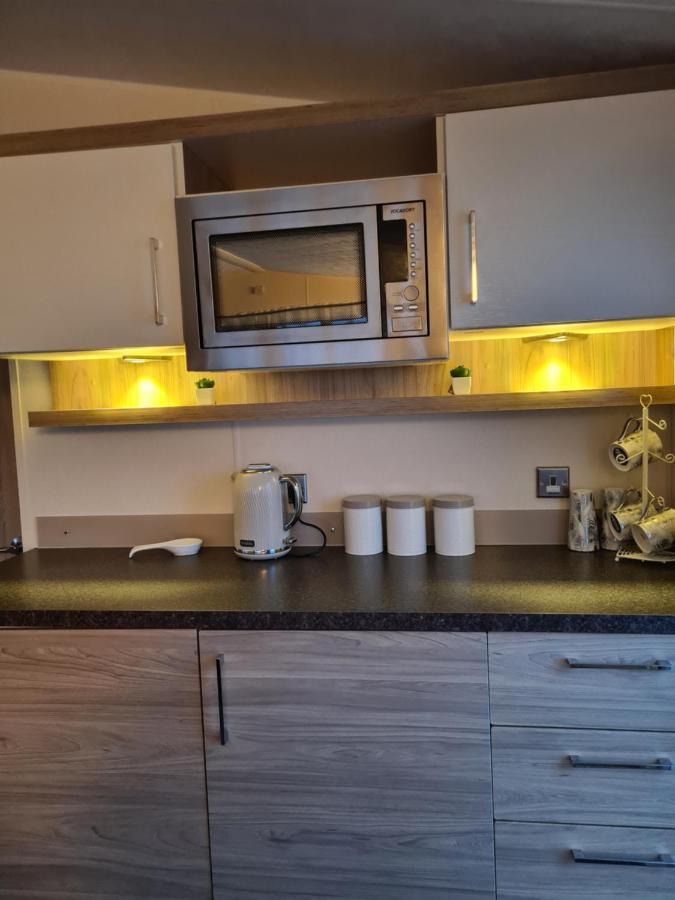 Beautiful 2 Bedroom Caravan, Holiday Park Tenby Saint Florence Dış mekan fotoğraf