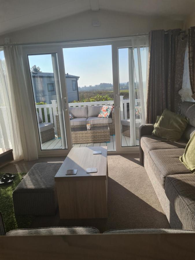 Beautiful 2 Bedroom Caravan, Holiday Park Tenby Saint Florence Dış mekan fotoğraf