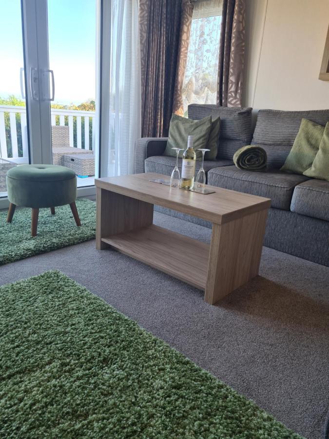 Beautiful 2 Bedroom Caravan, Holiday Park Tenby Saint Florence Dış mekan fotoğraf