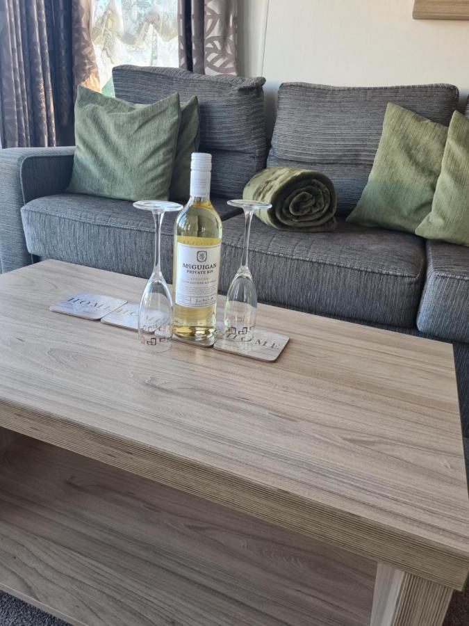 Beautiful 2 Bedroom Caravan, Holiday Park Tenby Saint Florence Dış mekan fotoğraf