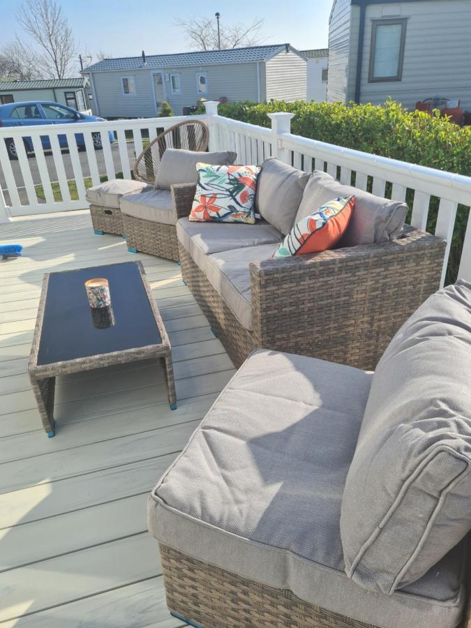 Beautiful 2 Bedroom Caravan, Holiday Park Tenby Saint Florence Dış mekan fotoğraf