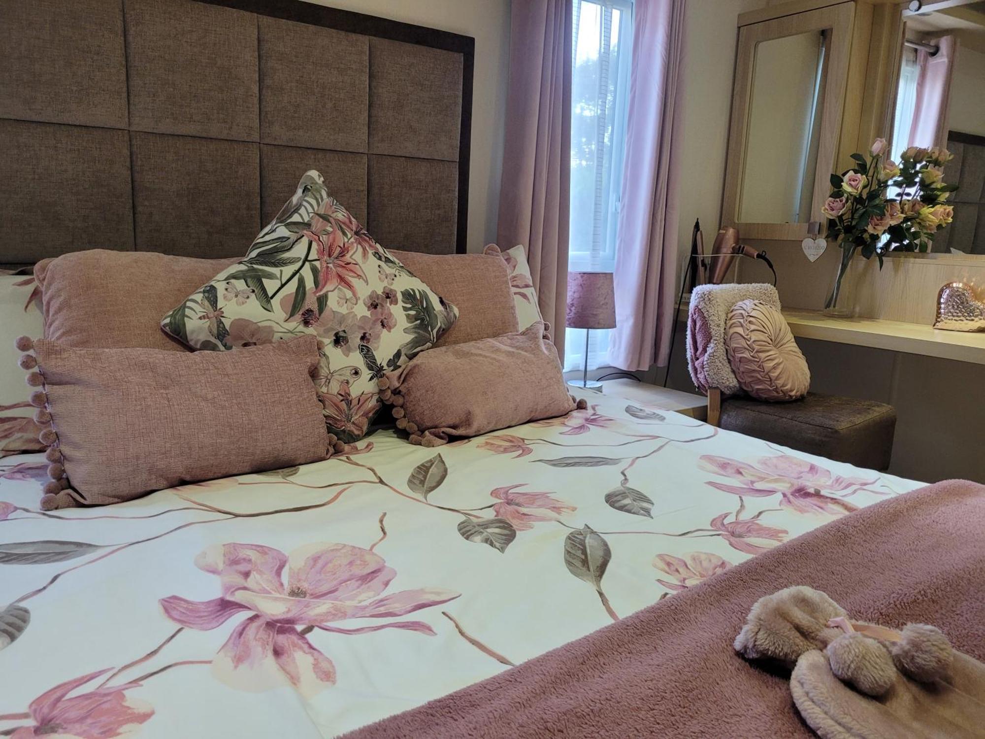 Beautiful 2 Bedroom Caravan, Holiday Park Tenby Saint Florence Dış mekan fotoğraf