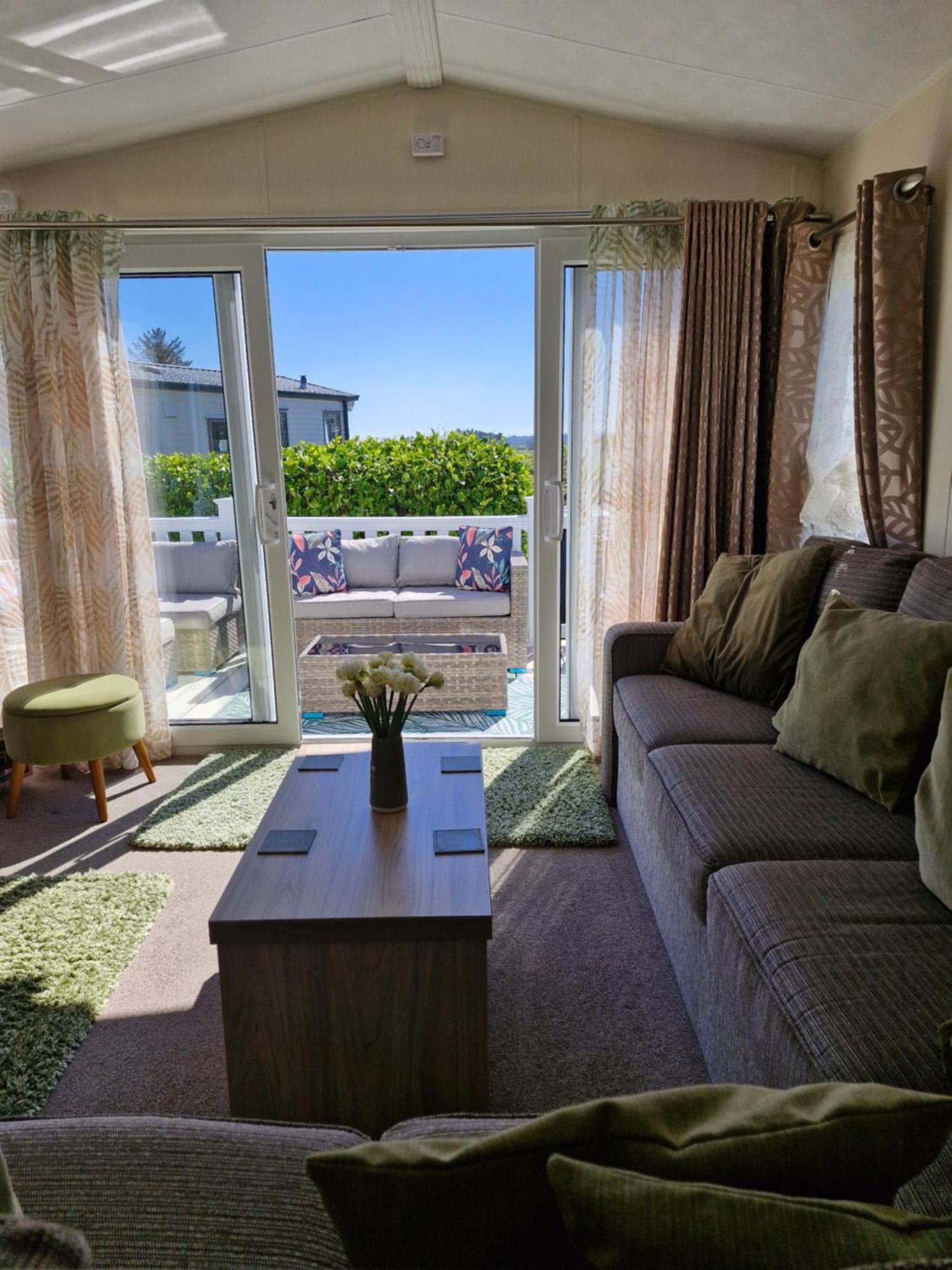 Beautiful 2 Bedroom Caravan, Holiday Park Tenby Saint Florence Dış mekan fotoğraf